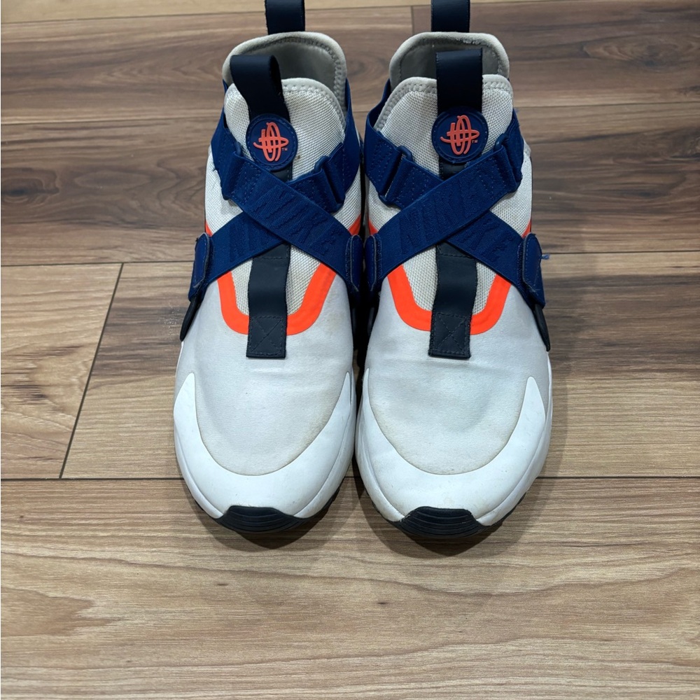 Nike Air Huarche Gym Shoes in White Vast Grey - Gym Blue - Picture 2 of 5
